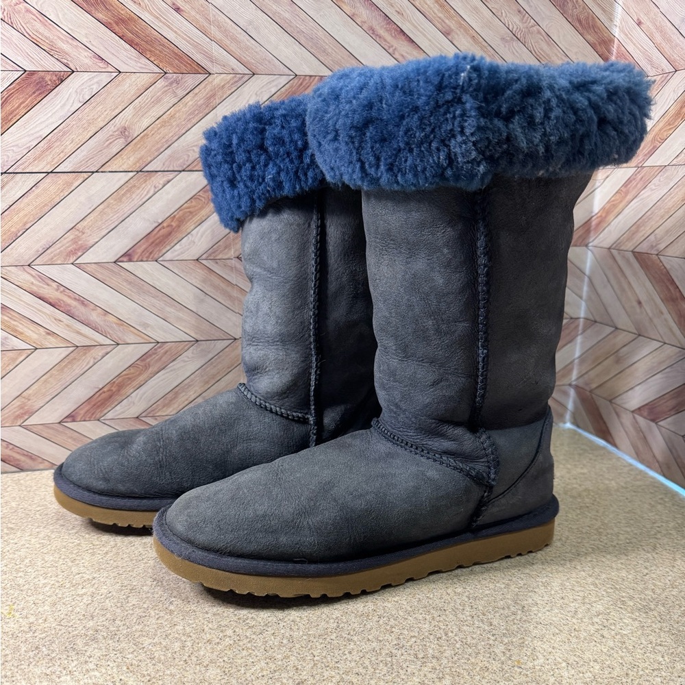 Ladies size 9 blue Ugg boots